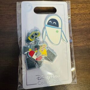 Disney Parks - Collectible Wall-E and Eve Two Pin Set